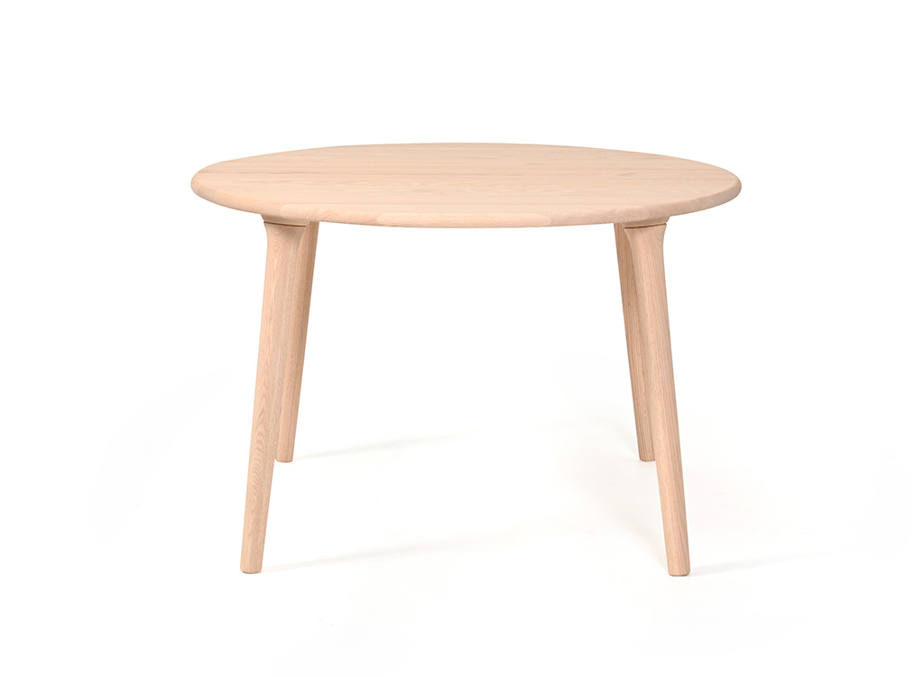 白木塗装の丸テーブル