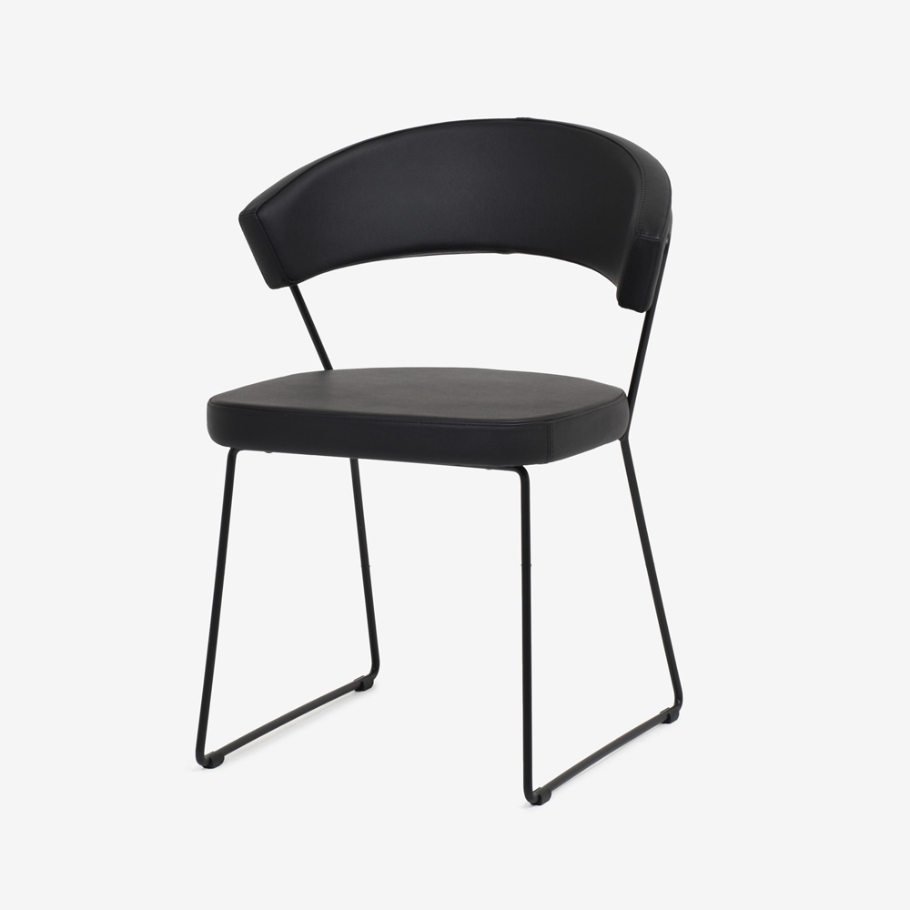Calligaris(カリガリス)ダイニングチェア「New York CB1022」革ブラック/脚部マットブラック