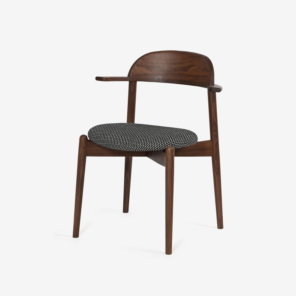 MASTERWAL(マスターウォール)ダイニングチェア「YU ユー UC2B-WN」半肘付き ウォールナット材 布#5 LABYRINTH3 FU121/ブラック【受注生産品】