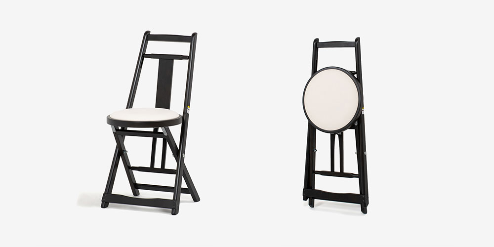 秋田木工 折りたたみ椅子「KC-1」木部ブナ材ダークブラウン色 座PVCアイボリー色　左：通常　右：折りたたまれた状態