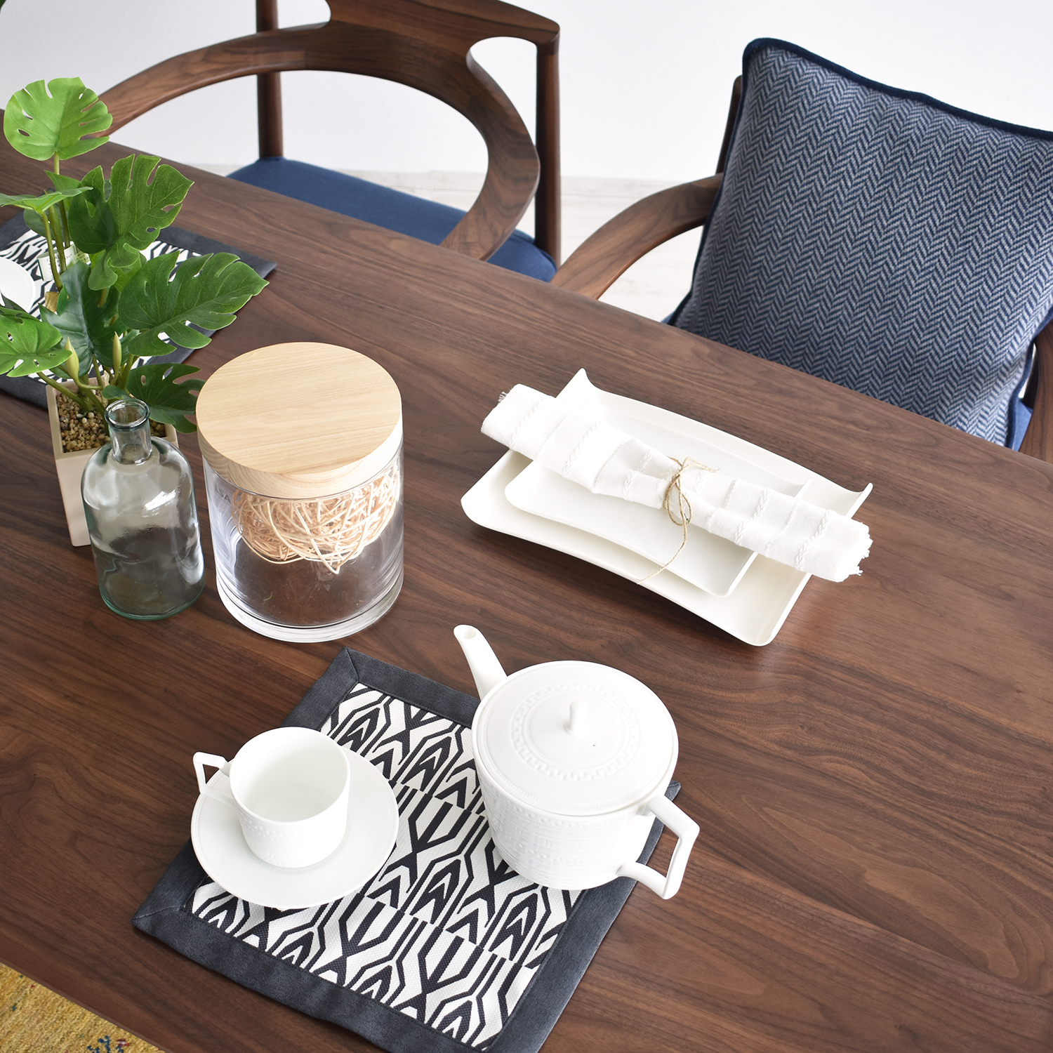 起立木工　テーブル「ラディウス」ウォールナット材 セラウッド塗装 全4サイズ